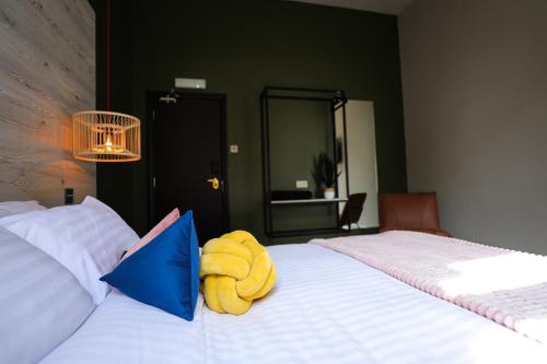 room detail thumbnail 2