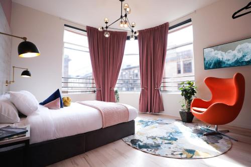 Revolver Glasgow Room Type - King Size Bed - Shared Facilities