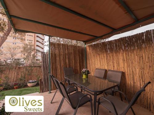 บริการและสิ่งอำนวยความสะดวก, Olives sweets in อาราด