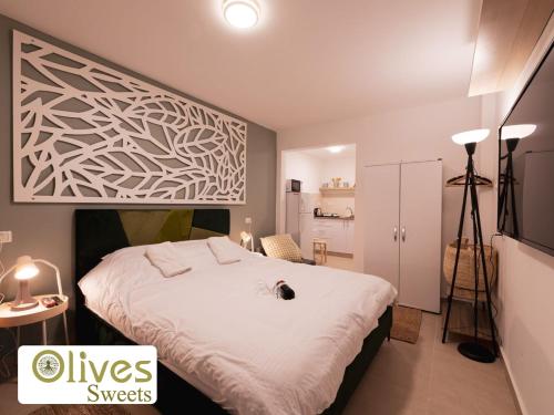 Olives sweets in อาราด