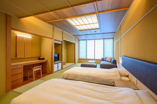 room detail thumbnail 1