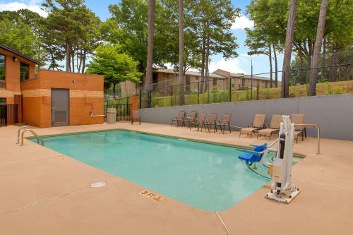 Clarion Pointe Atlanta Airport College Park - image 13