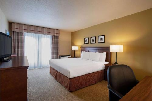 Travelodge Suites by Wyndham Regina - Eastgate Bay