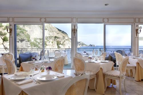 ห้องอาหาร, โรงแรมออนดา แวร์เด (Hotel Onda Verde) in ปราอีอาโน่