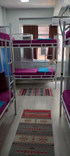 XALİLA HOSTEL & CAFE, MEN's ROOM, BEST IN ISTANBUL ,, Istanbul
