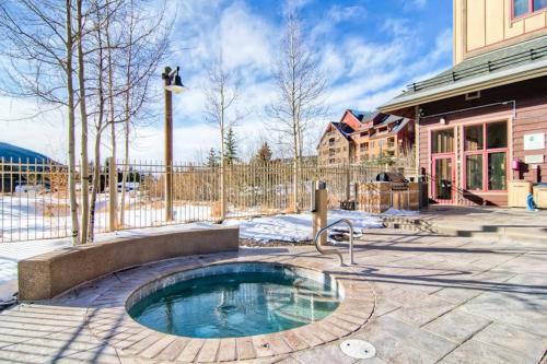 River Run Village, 1 Bedroom Condo at Red Hawk Lodge, Walk to Gondola