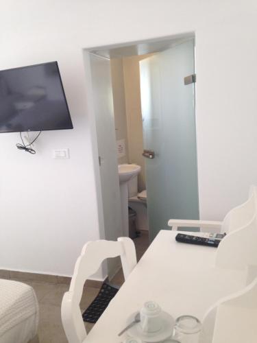 Helios Beach Hotel - image 11