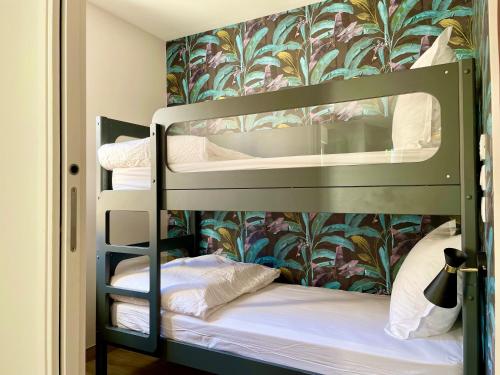 2 bedrooms, 4 beds