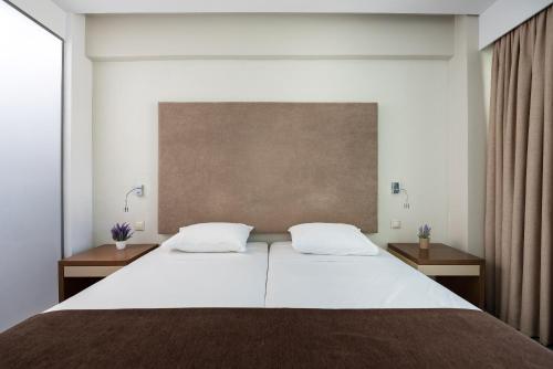 Oktober Downtown Rooms - image 13