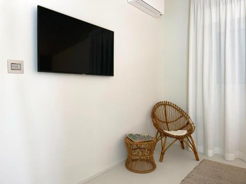 Deluxe King Room image 2