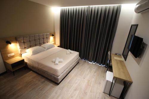 Double Room with Balcony and Sea View room in F&J Hotel