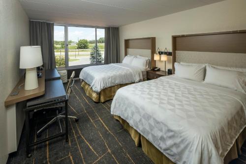 2 queen beds