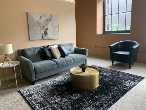 Frontdesk I Sycamore Place Apts Downtown Cincinnati - main image