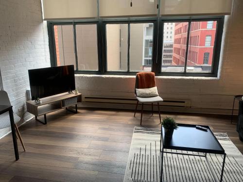 Frontdesk East 8 Loft Apts Downtown Cincinnati - image 11