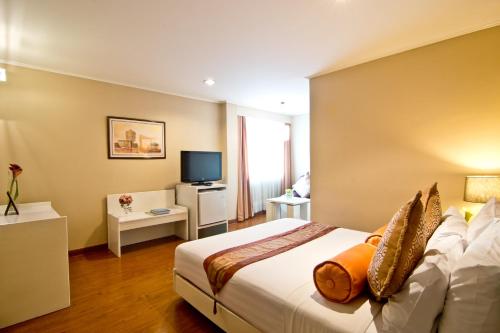 room detail thumbnail 1