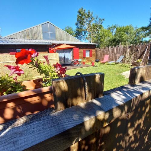 La cabane au fond du jardin gîte à louer Le Massegros