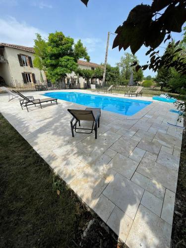 泳池, LOFT SPACIEUX - PISCINE - 220m2 - CALME in 拉巴斯蒂德德萊維