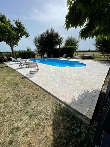 泳池, LOFT SPACIEUX - PISCINE - 220m2 - CALME in 拉巴斯蒂德德萊維