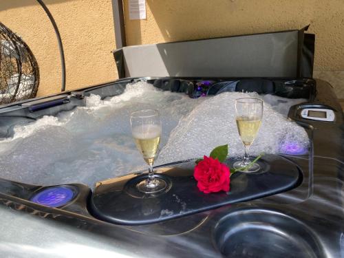 Gîte des Combes Blanches avec piscine et jacuzzi