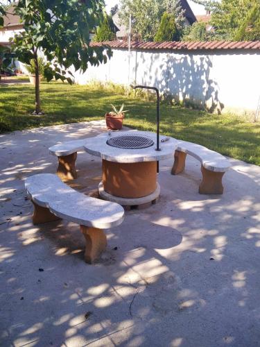 A szálláshely kívülről, Szemi ház (Szemi haz) in Petőfi Sándor Lakótelep