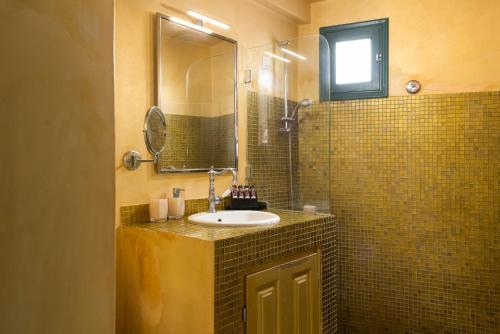 Avant Garde Suites - image 11