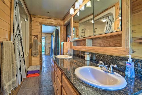Direct Hiking Access: Riverfront Dolores Home! in Mancos (CO)