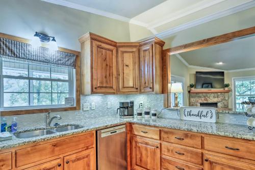 Lake Chatuge Retreat with Dock and Mtn Views! in Hayesville, USA