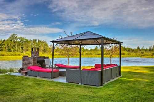 Sun-Dappled Cadillac Gem with Kayaks and Grill! in Cadillac, USA