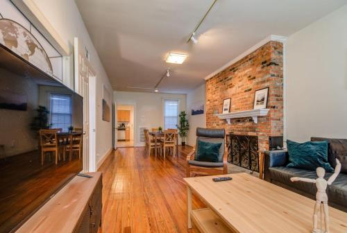 3BR Colonial House with Parking by CozySuites