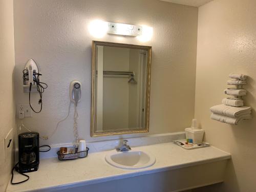 Economy Inn