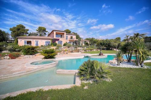 "AU HAVRE DE PAIX" 5 étoiles Prestige jacuzzi, hammam, sauna, PISCINE chauffée Mougins Cannes Grasse chambre d'hôte Valbonne