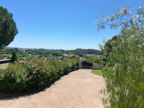 Les Hauts de la Pinède - Villa avec Piscine, Jacuzzi et Boulodrome privatifs