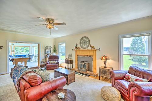 Idyllic Waterfront Home with Game Room, Shared Dock in Reedville, USA