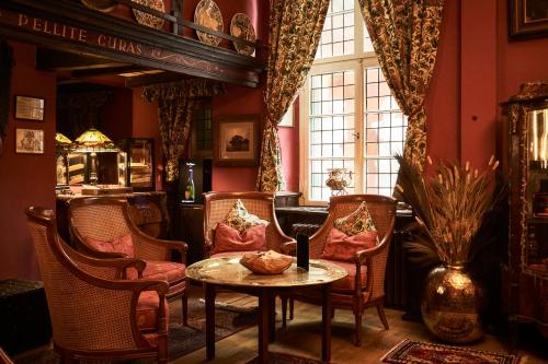 ผับ/เลาจน์, Hotel van Bebber in ซานเทิน