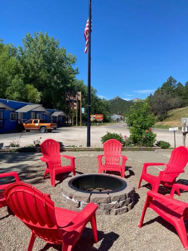 The Brookside Motel / Mt. Rushmore Keystone