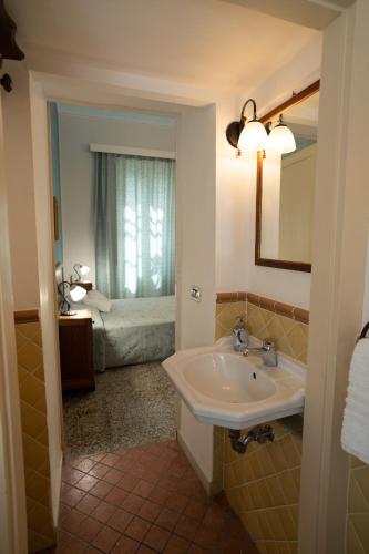 Suite with Terrace and Sea View image 1