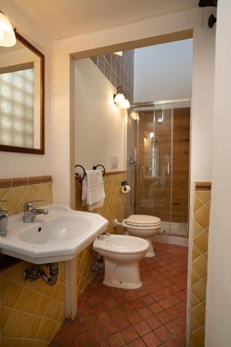 Suite with Terrace and Sea View image 4