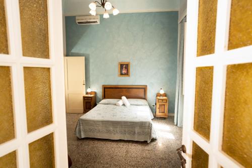 Suite with Terrace and Sea View image 5