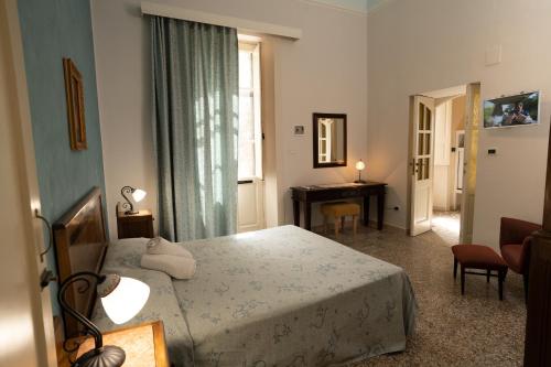 Suite with Terrace and Sea View image 6