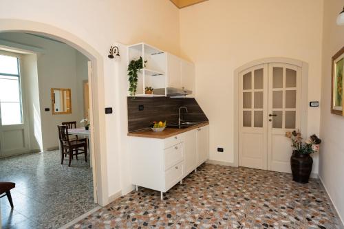 Suite with Terrace and Sea View image 8