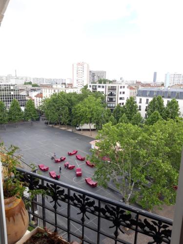 Vue sur les toits de Paris, tour Effeil, centre malakoff, à deux pas de Paris - Pension de famille - Malakoff