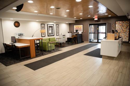 Holiday Inn Express Winfield - Teays Valley, an IHG Hotel