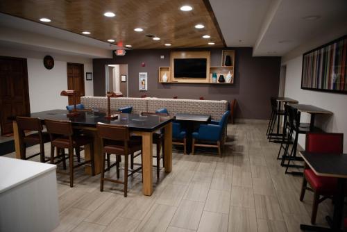 Holiday Inn Express Winfield - Teays Valley, an IHG Hotel