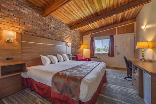 Ramada by Wyndham Gananoque Provincial Inn