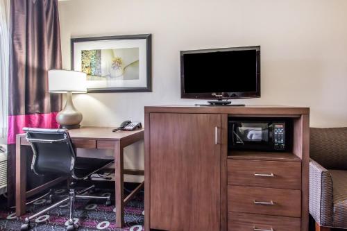 Comfort Inn Midtown - image 8