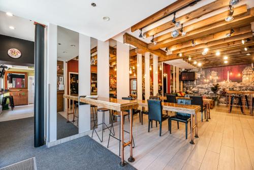 Pub/Lounge, Samesun Montreal Central near Chinatown