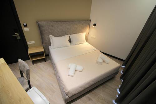 Double Room with Balcony and Sea View image 4