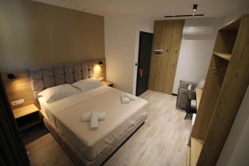 Triple Room with City View image 4