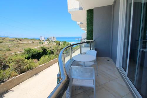 Double Room with Balcony and Sea View image 1