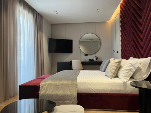 Deluxe Double Room with Balcony and Sea View room in Rozafa Palace Hotel